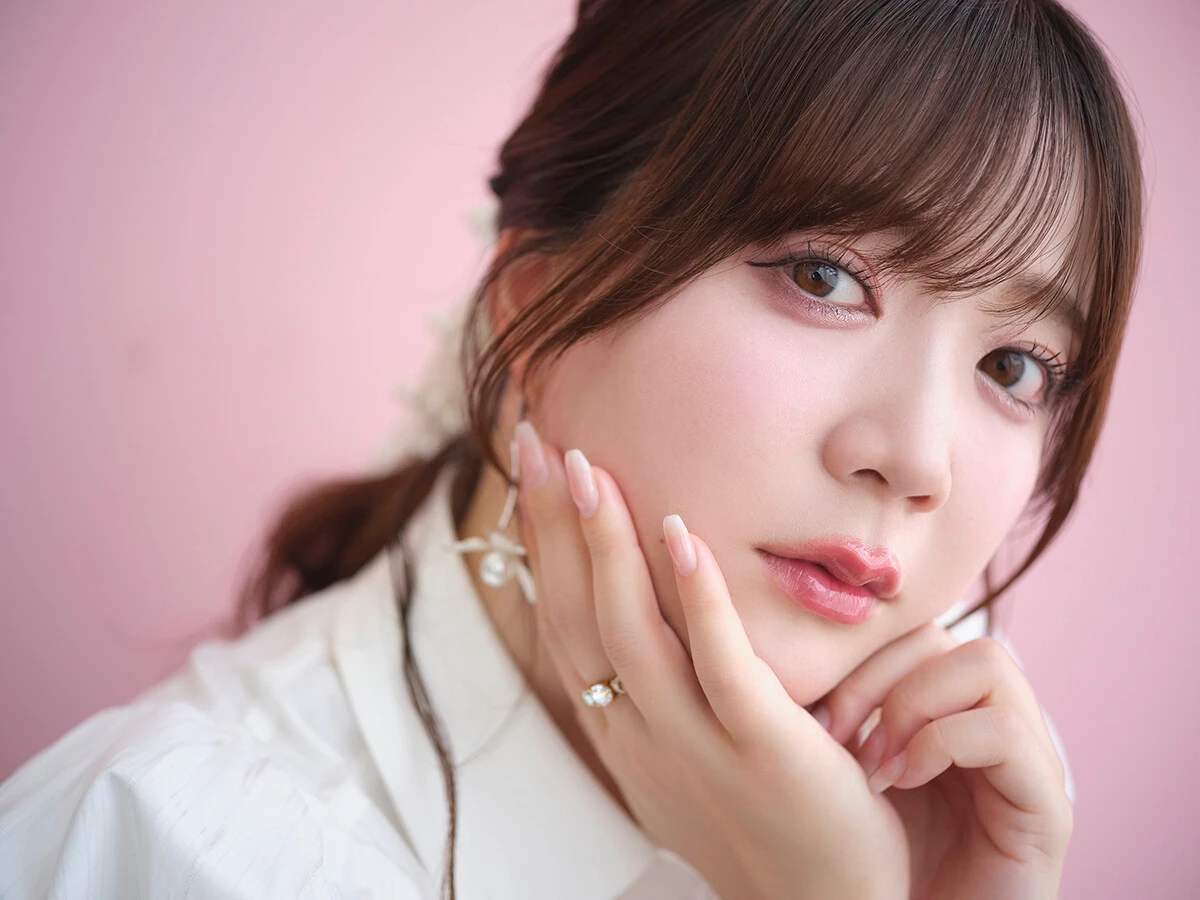 声優・伊藤彩沙が20代ラストの写真集を発売!「ジムに通い始めたので、今のうちに"筋肉貯金"を貯めておきたいです」